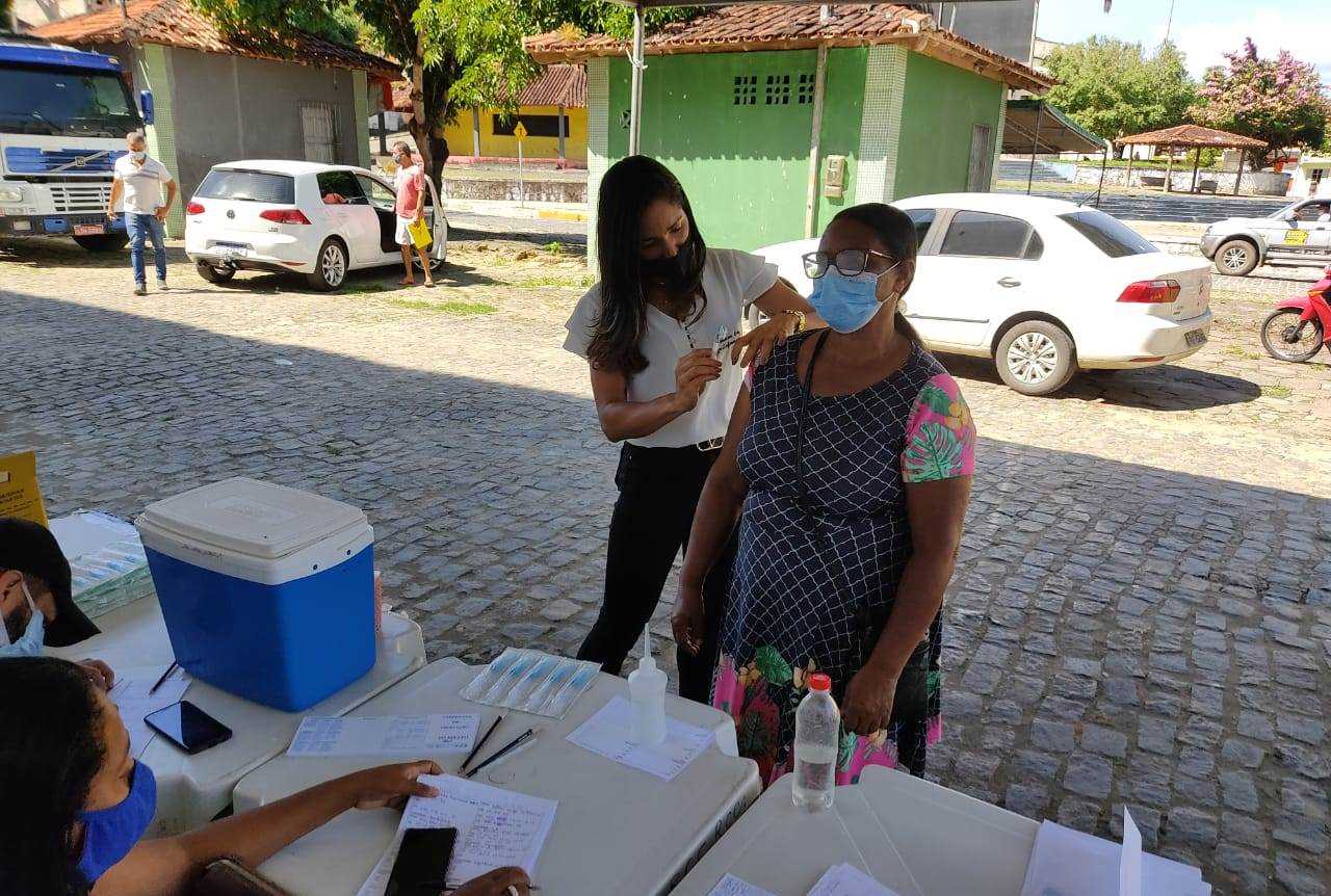Camacã: Prefeitura vacina cerca de 500 pessoas com Comorbidade